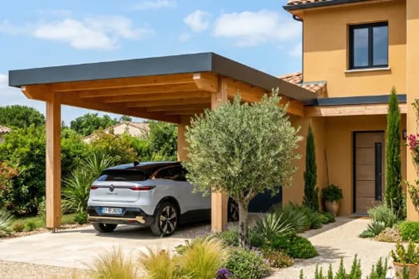 Carport accolé à la maison